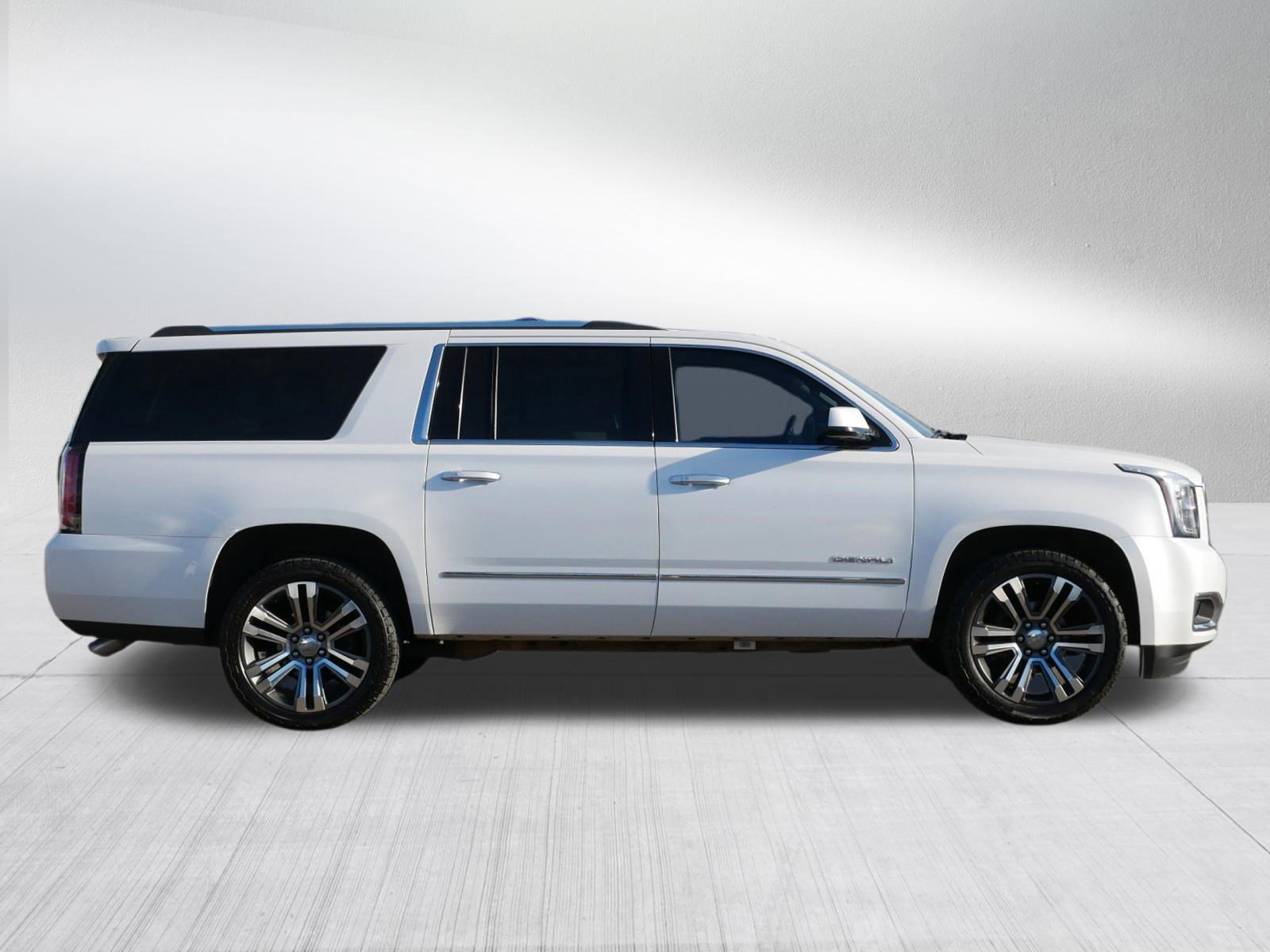 Used 2019 GMC Yukon XL Denali w/ Denali Ultimate Package AWD/4WD image 8