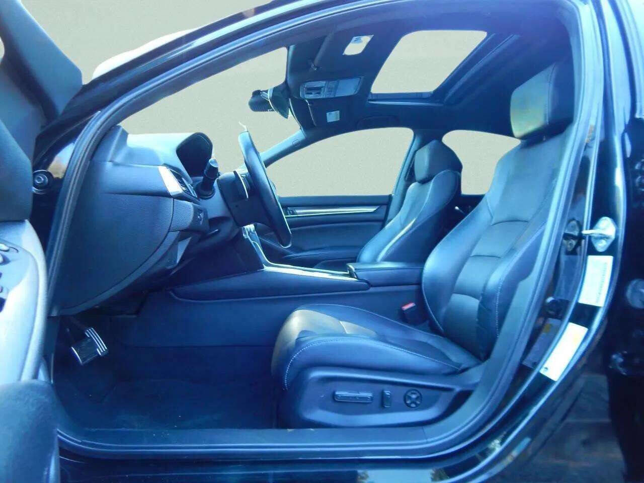 Used 2018 Honda Accord Sport image 14