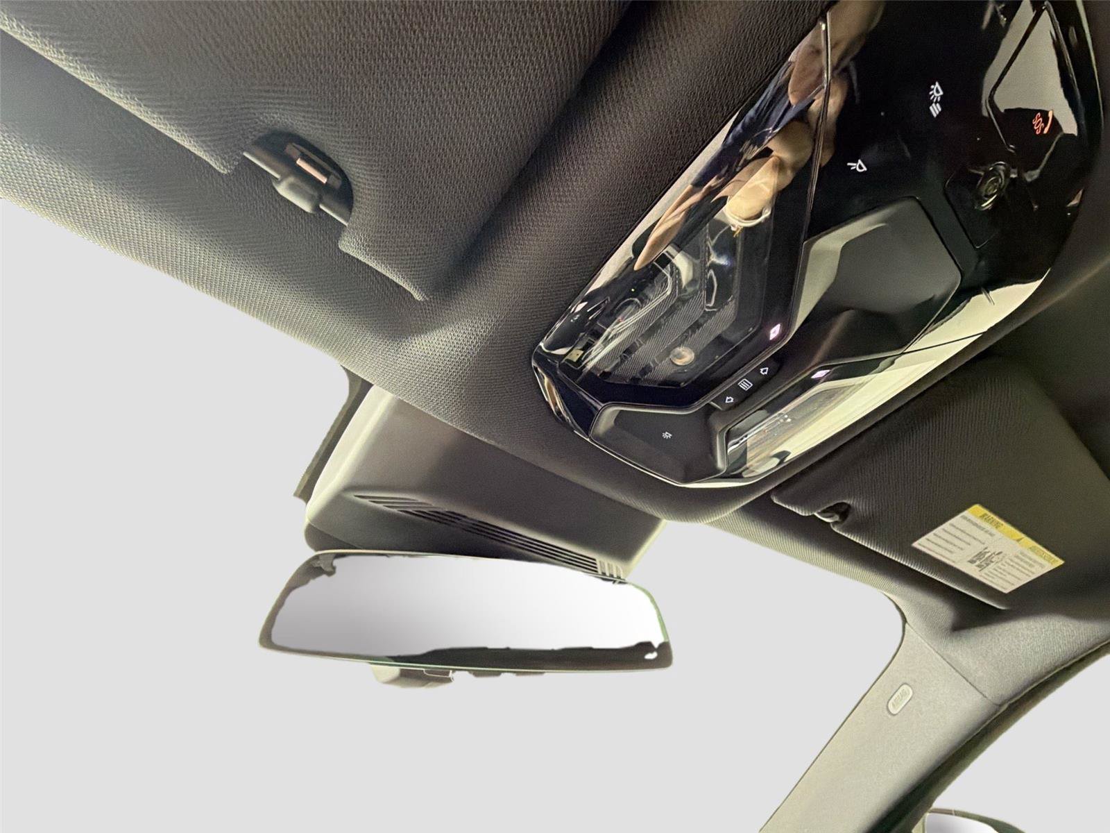 New 2026 BMW 750e xDrive AWD/4WD image 37