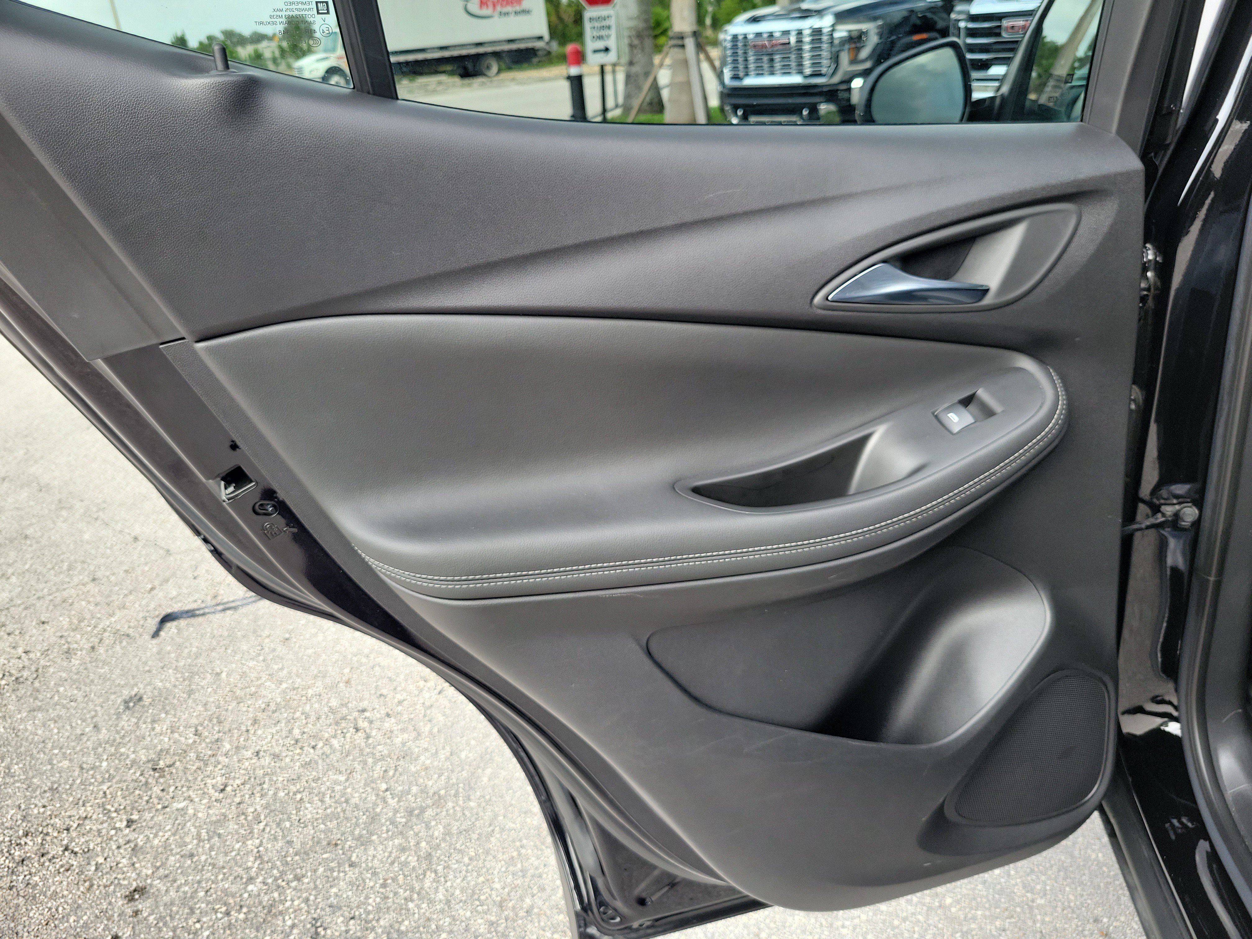 Used 2023 Buick Encore GX Preferred FWD image 23