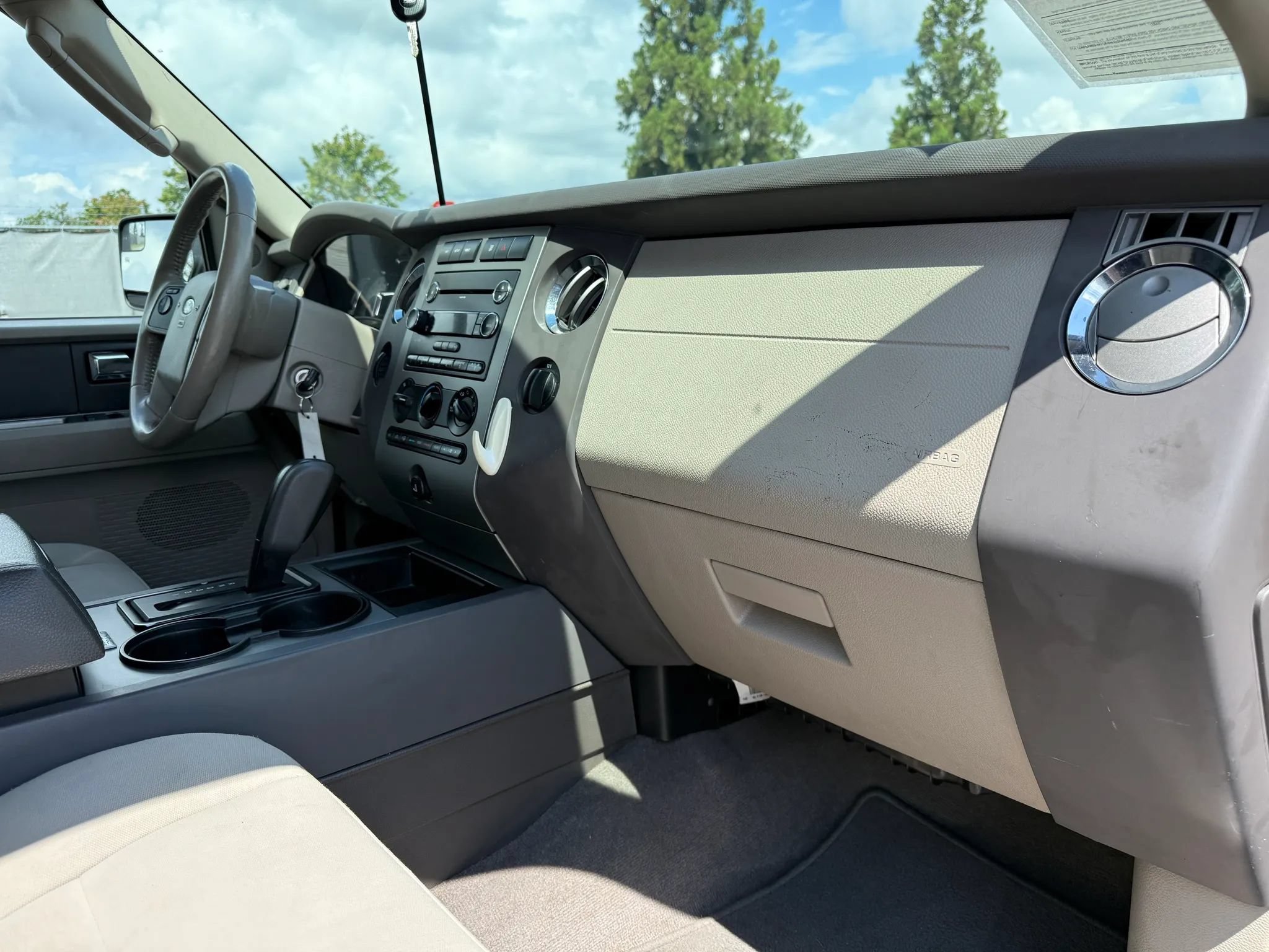 Used 2014 Ford Expedition XLT AWD/4WD image 19