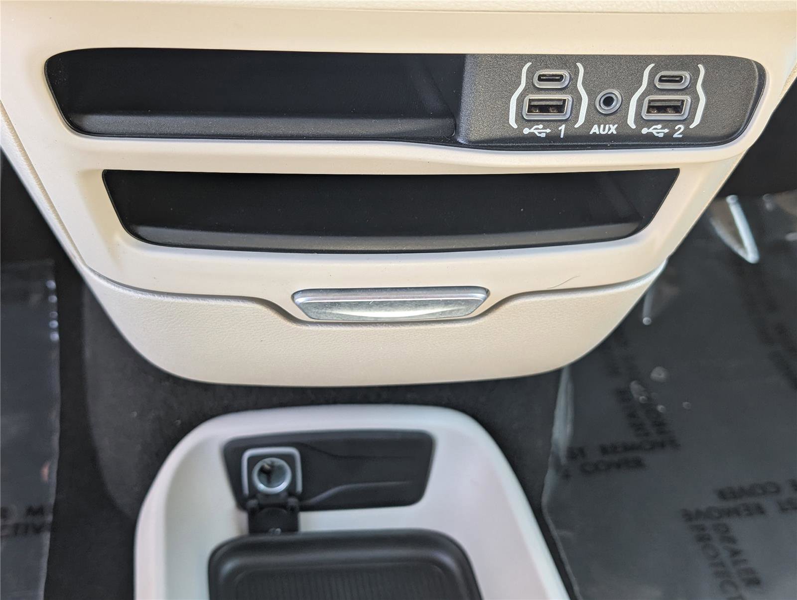 Used 2023 Chrysler Voyager LX FWD image 25