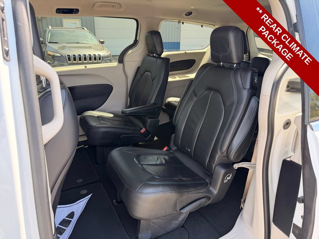 Used 2021 Chrysler Pacifica Touring-L FWD image 14