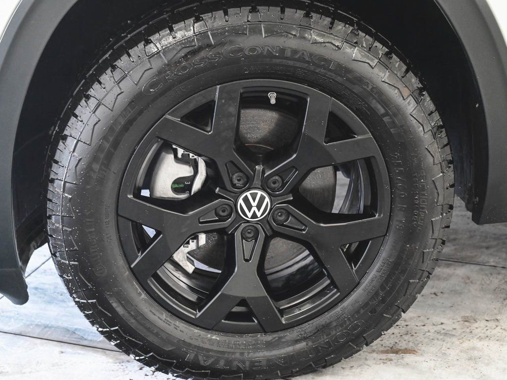 Used 2025 Volkswagen Atlas Peak Edition SE AWD/4WD image 7