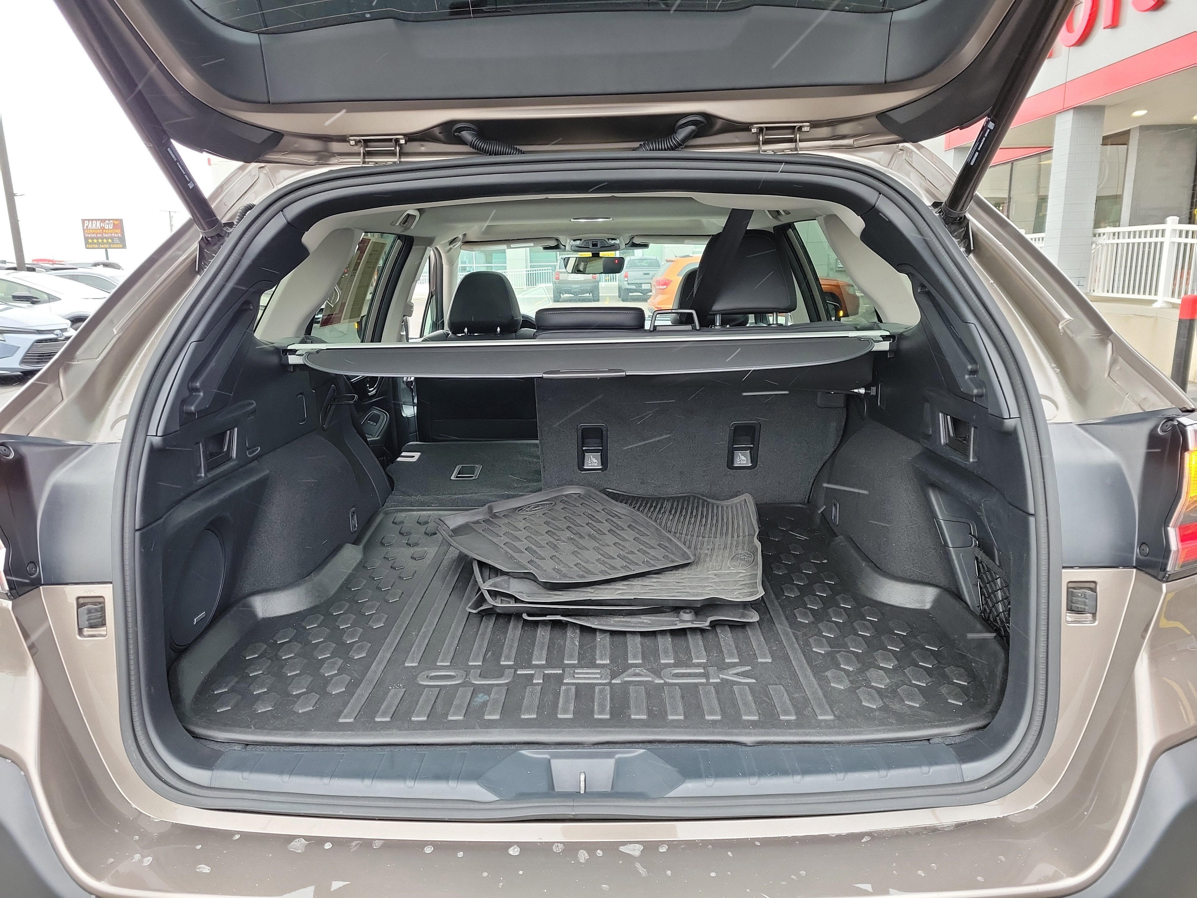 Used 2023 Subaru Outback Limited image 8