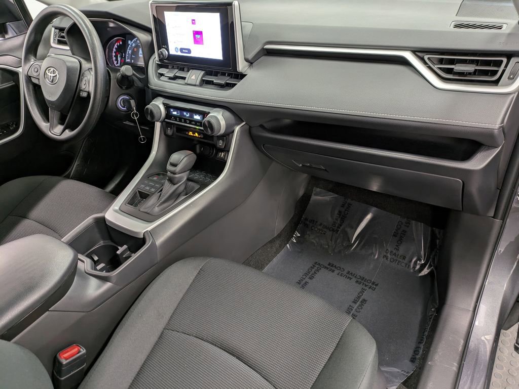 Used 2025 Toyota RAV4 LE image 31