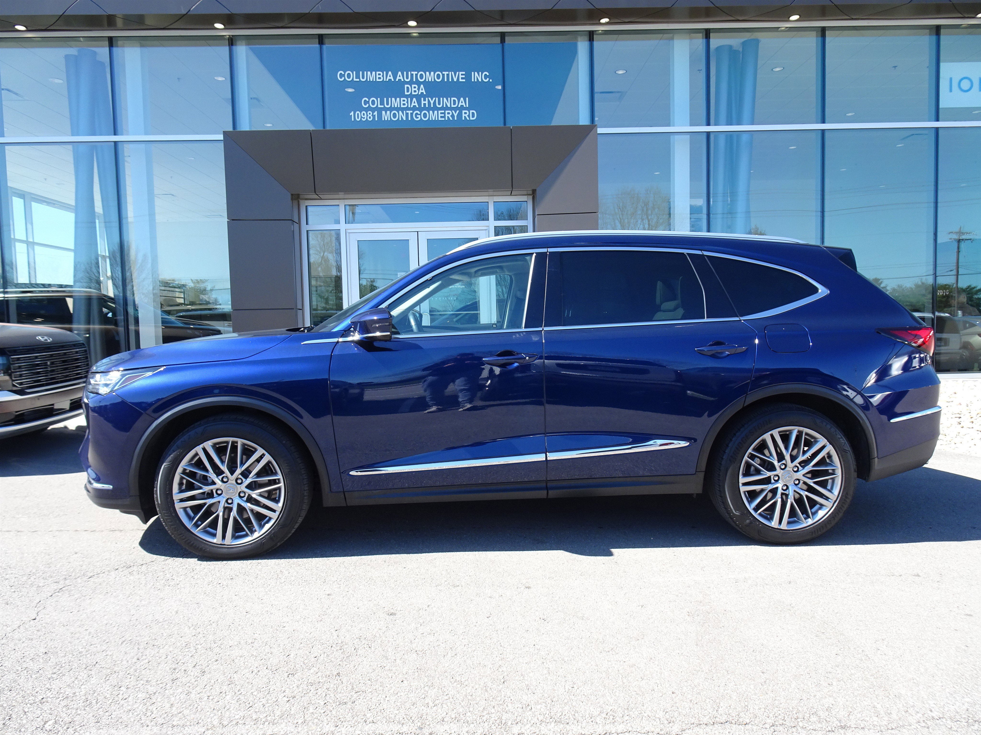 Used 2023 Acura MDX SH-AWD w/ Advance Package image 2
