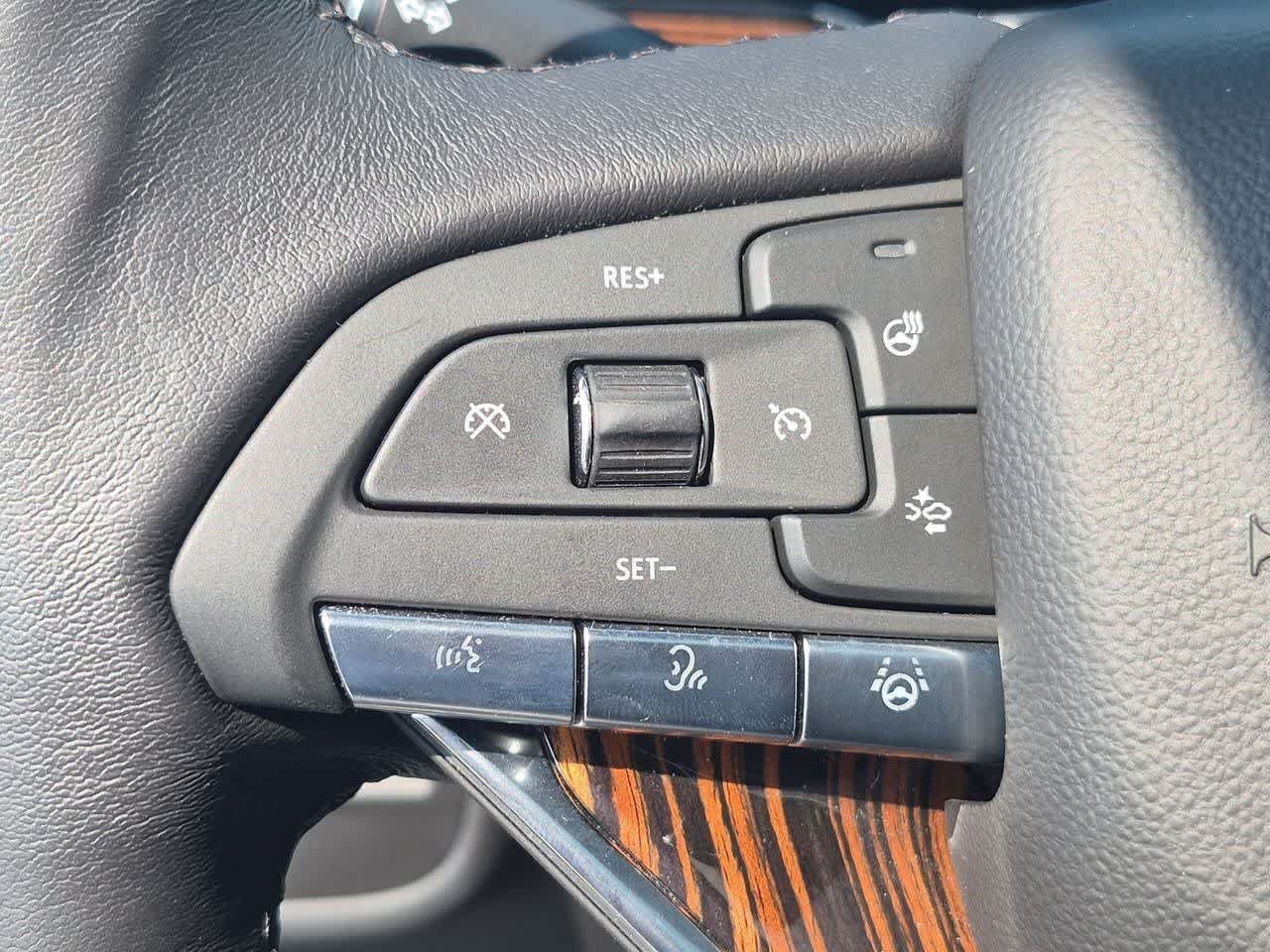 Used 2023 Cadillac Escalade ESV Premium Luxury AWD/4WD image 18