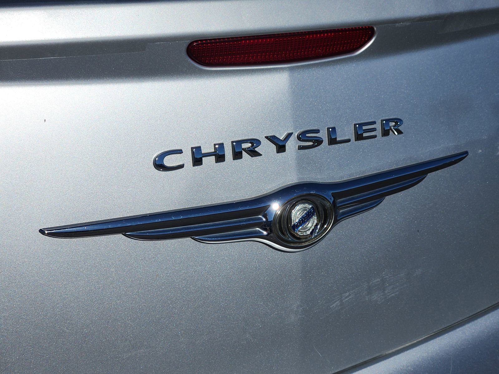 Used 2010 Chrysler Sebring Limited image 12