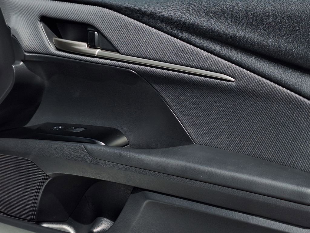 Used 2025 Toyota Camry SE image 23