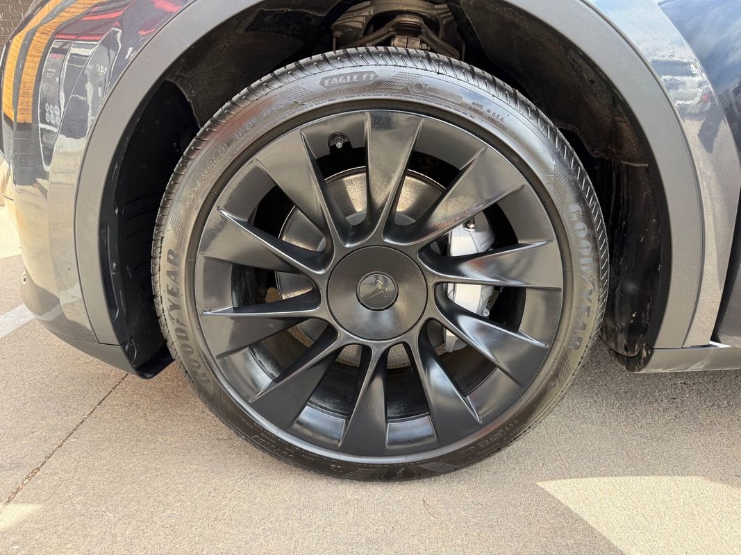 Used 2024 Tesla Model Y Long Range image 42