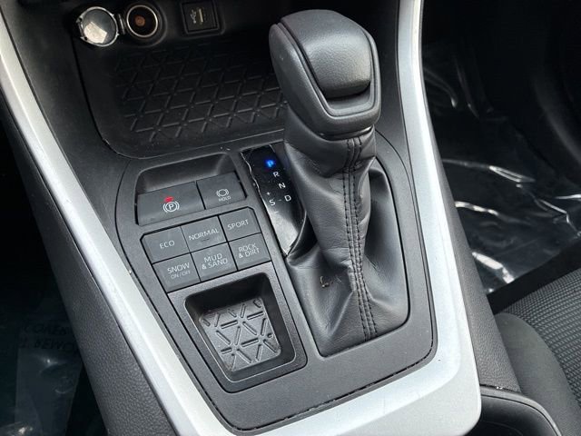 Used 2024 Toyota RAV4 LE image 23