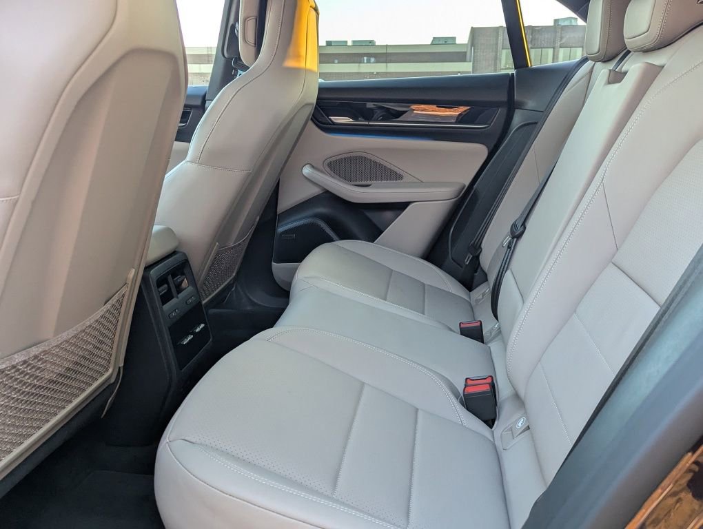 Certified 2025 Porsche Macan Electric image 32