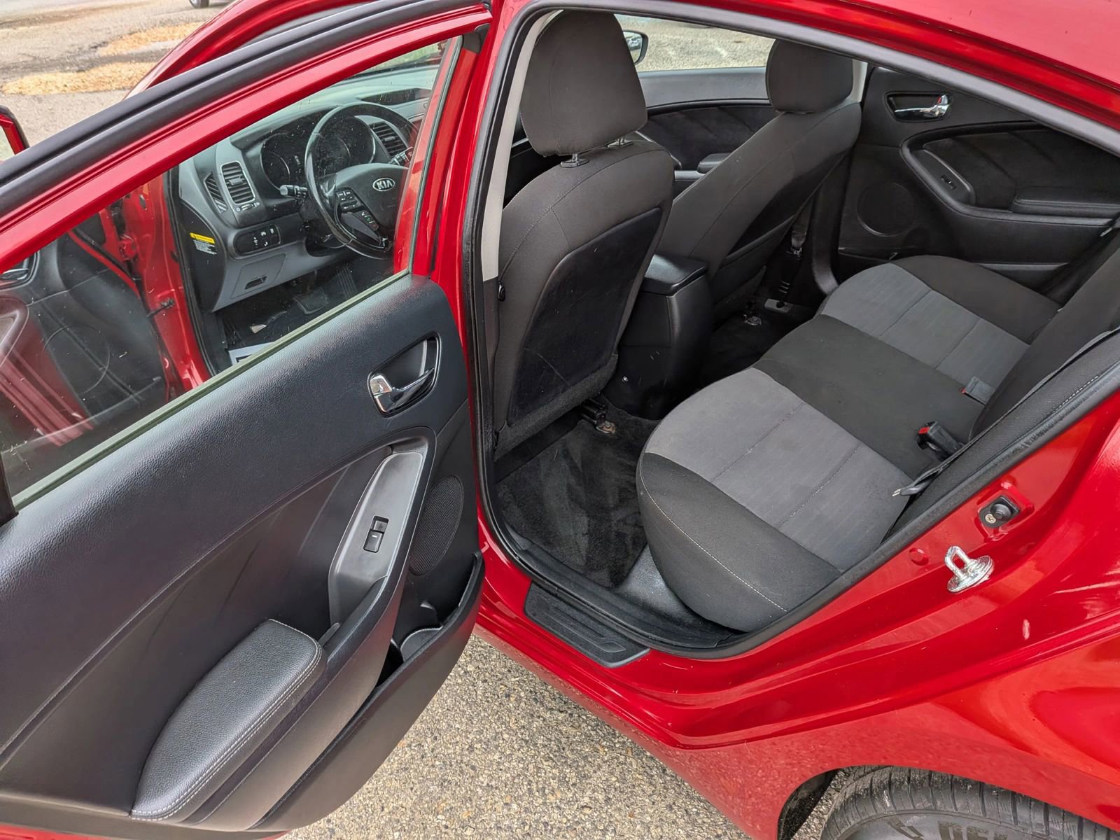 Used 2018 Kia Forte S w/ S Technology Plus Package FWD image 24