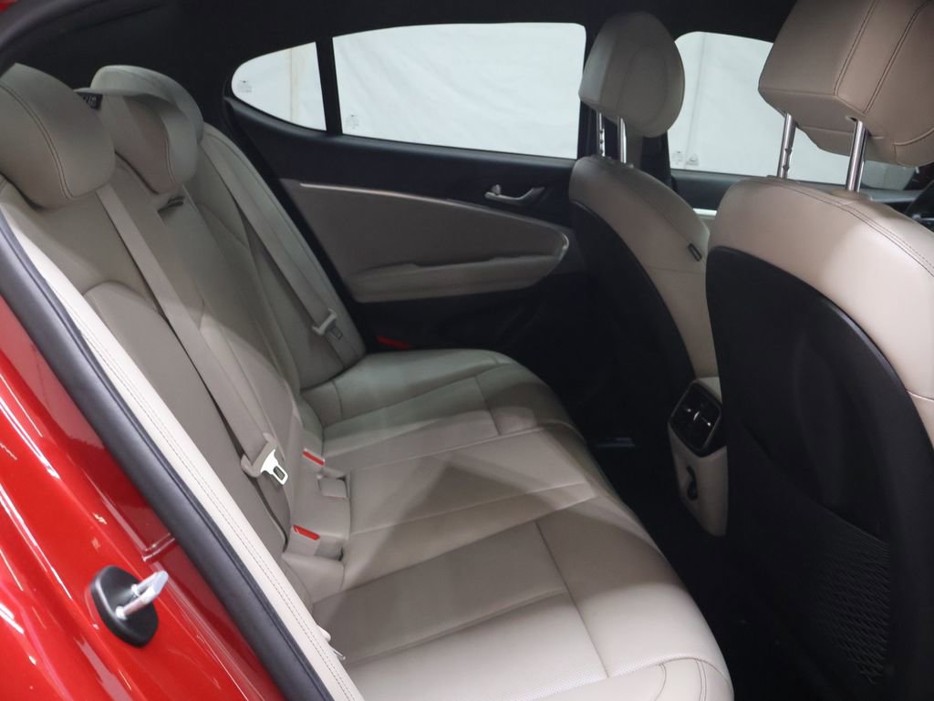 Used 2023 Genesis G70 2.0T image 13