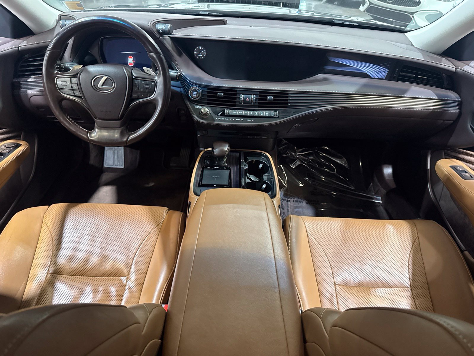 Used 2018 Lexus LS 500 w/ Accessory Package (Z2) RWD image 39