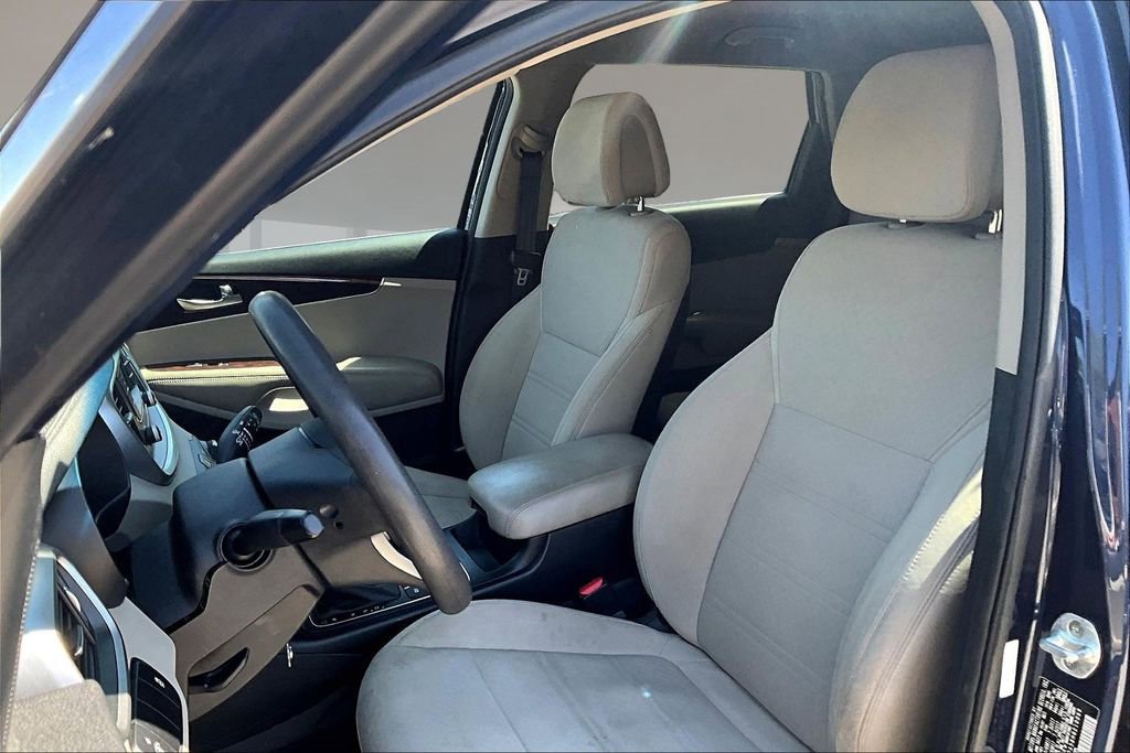 Used 2017 Kia Sorento AWD image 19