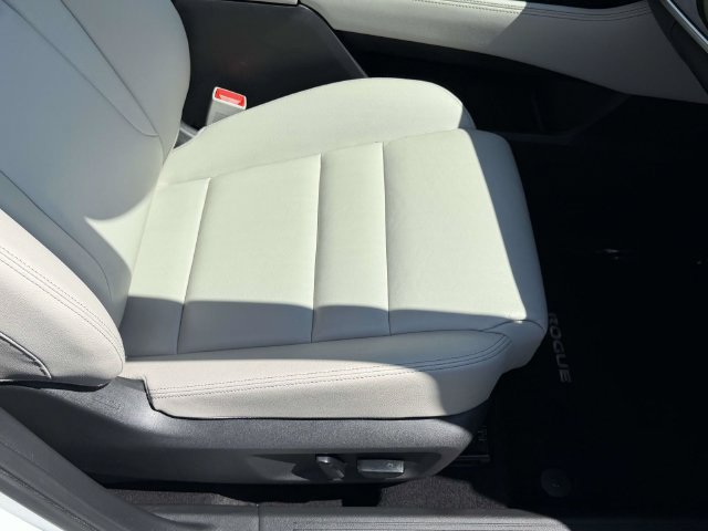 Used 2023 Nissan Rogue SL AWD/4WD image 9