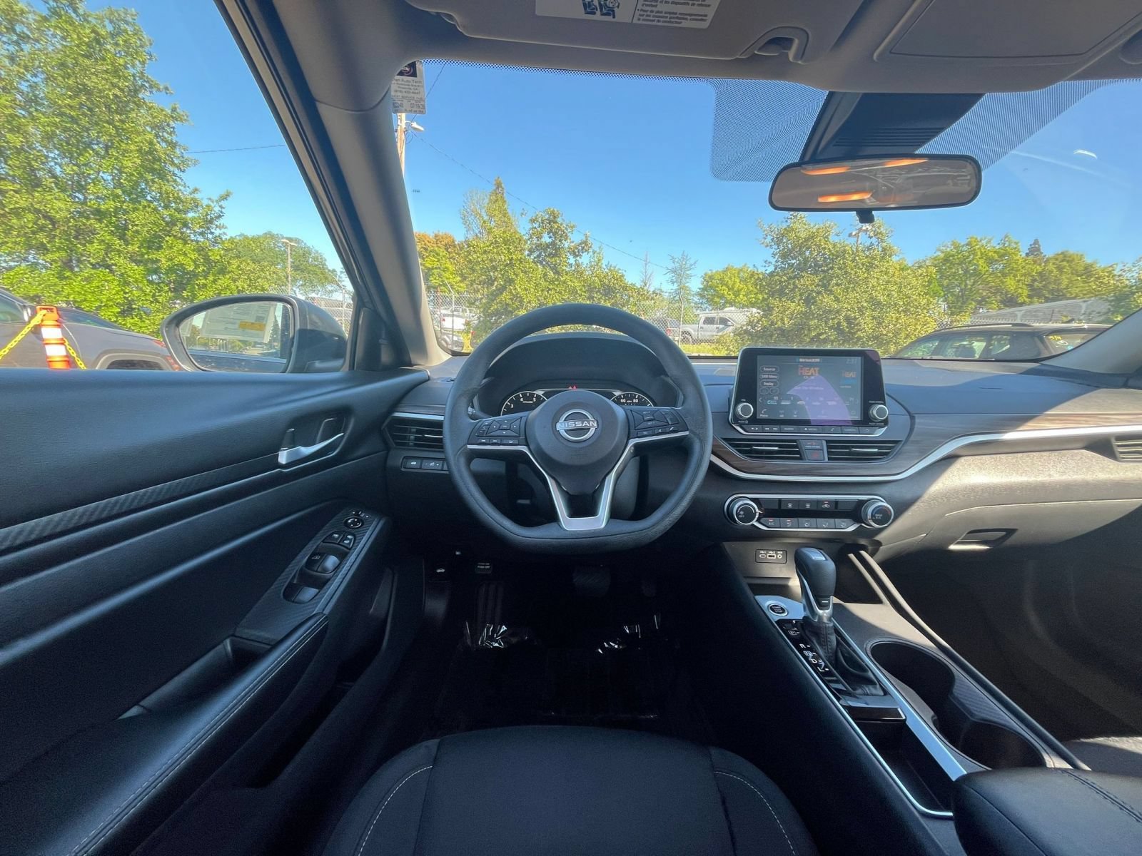 Used 2025 Nissan Altima 2.5 SV FWD image 34