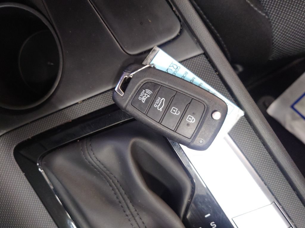 Certified 2024 Hyundai Elantra SE FWD image 29