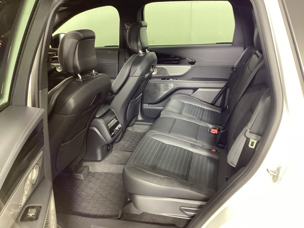 Used 2025 Lincoln Nautilus Reserve AWD/4WD image 13