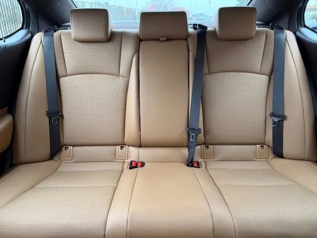 Used 2021 Lexus ES 300h w/ Accessory Package image 11