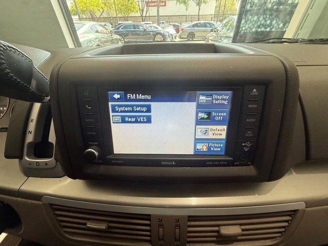 Used 2012 Volkswagen Routan SE FWD image 10