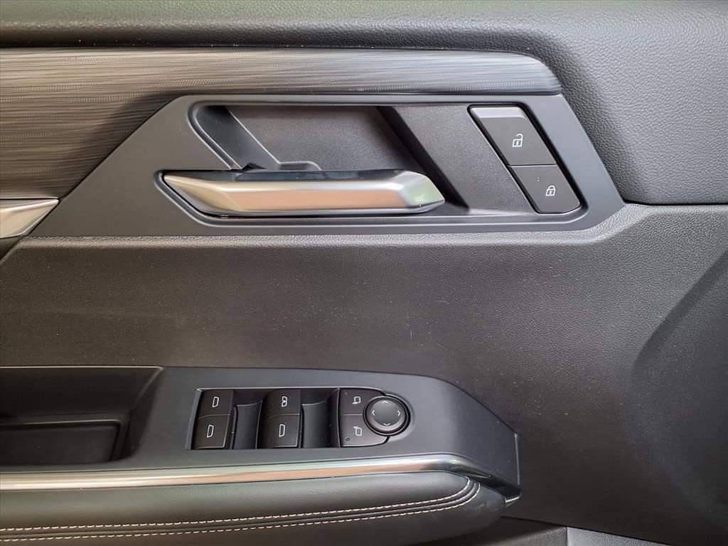 Used 2026 GMC Acadia Elevation image 16