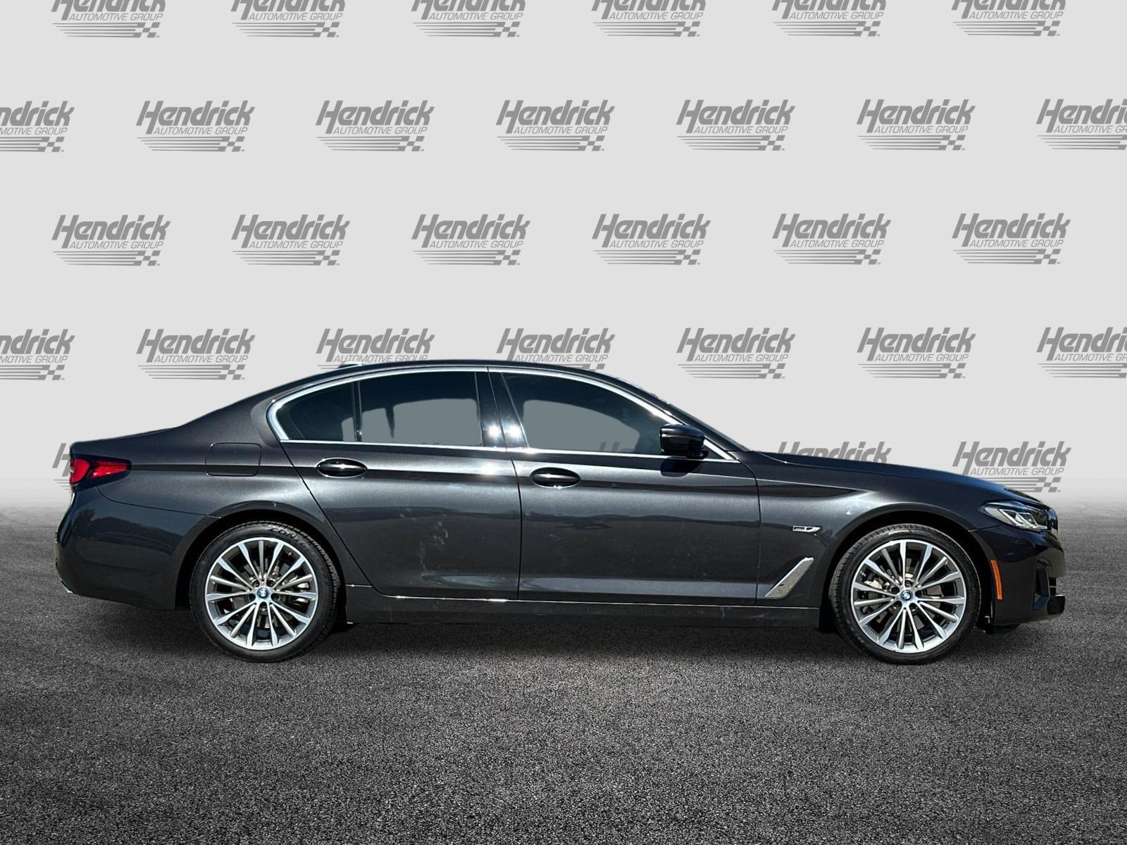 Used 2023 BMW 530e w/ Premium Package RWD image 3