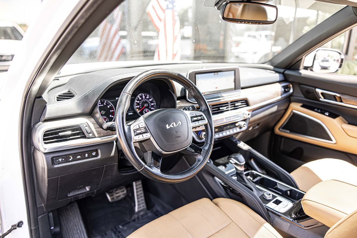 Used 2022 Kia Telluride SX w/ Towing Package FWD image 19