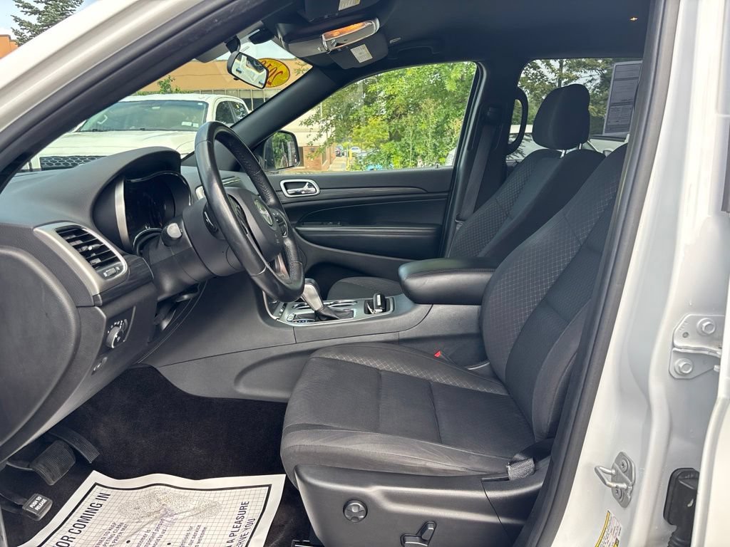Used 2019 Jeep Grand Cherokee Laredo AWD/4WD image 18