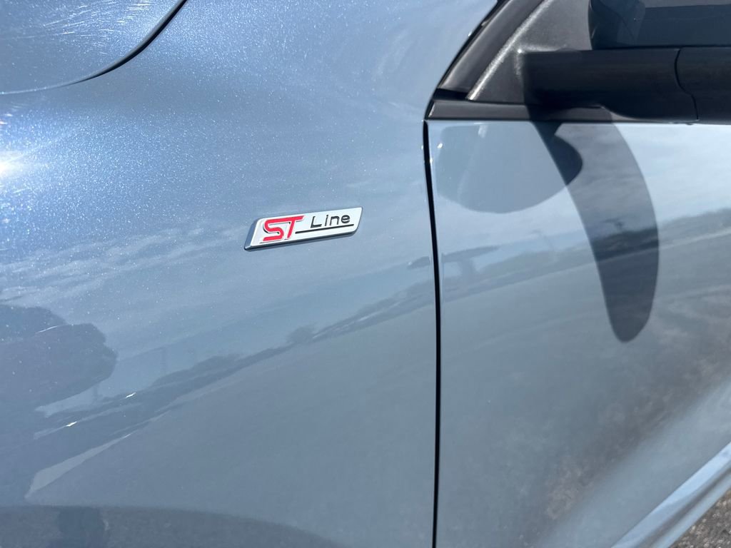 Used 2025 Ford Escape ST-Line Elite w/ Premium Technology Package AWD/4WD image 16