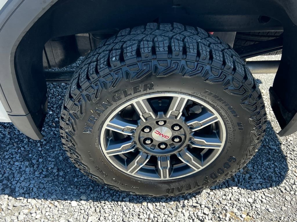 Used 2025 GMC Sierra 1500 AT4 AWD/4WD image 18