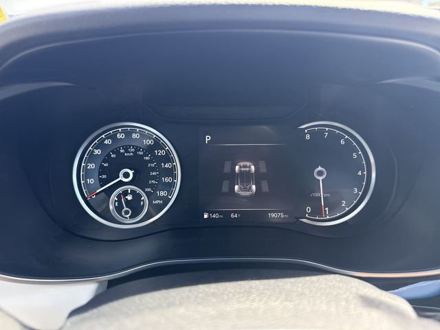 Used 2025 Genesis G70 2.5T image 36