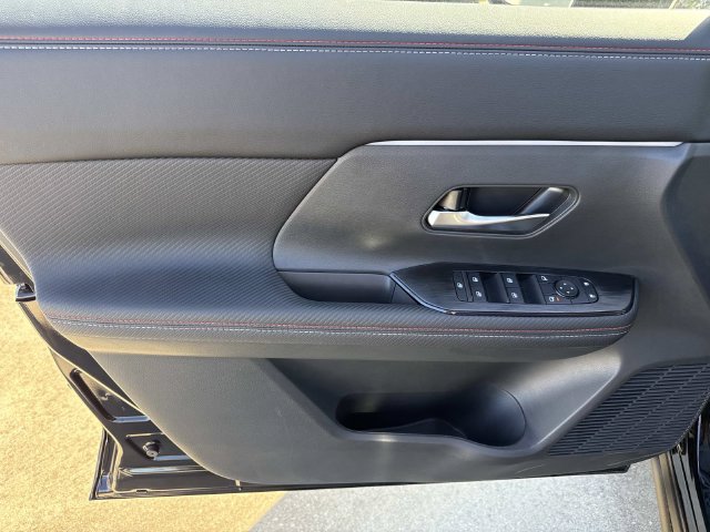 New 2027 Nissan Kicks SR FWD image 21