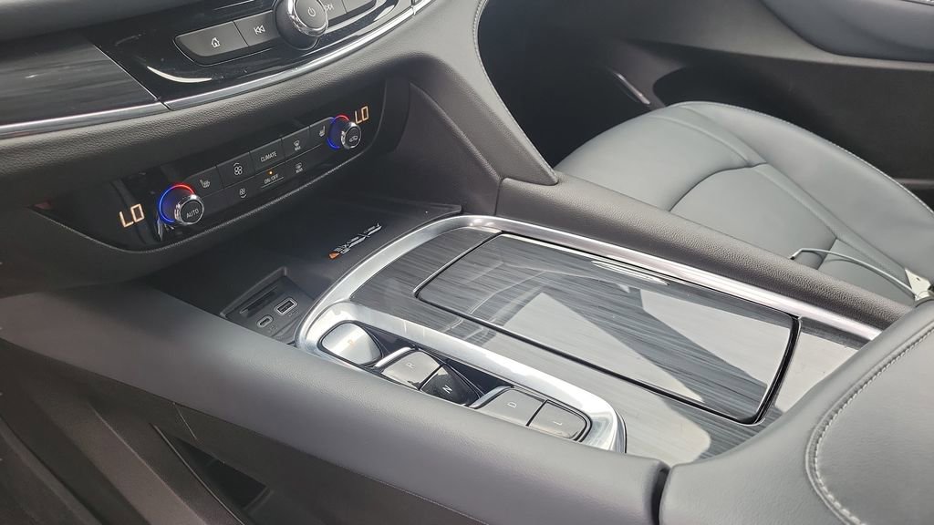 Used 2023 Buick Enclave Essence w/ Sport Touring Edition image 18