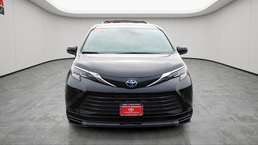 Certified 2023 Toyota Sienna LE image 7