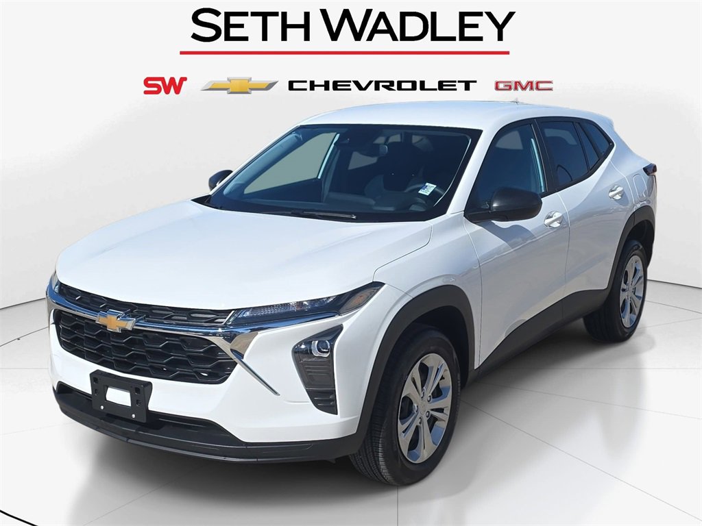 Used 2025 Chevrolet Trax LS image 3
