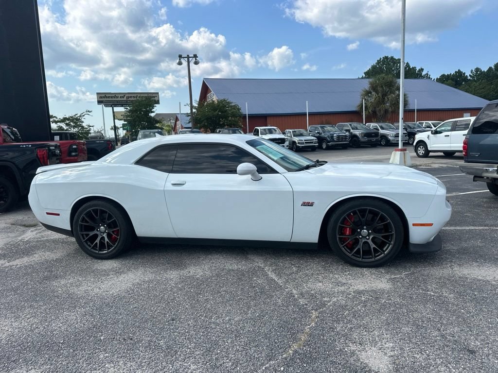 Used 2016 Dodge Challenger SRT w/ Technology Group RWD image 2