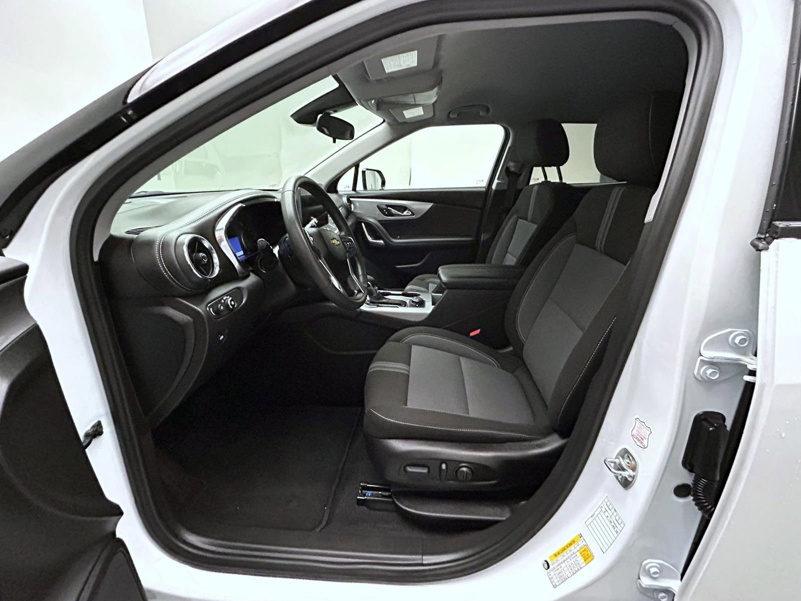 Used 2025 Chevrolet Blazer LT AWD/4WD image 10