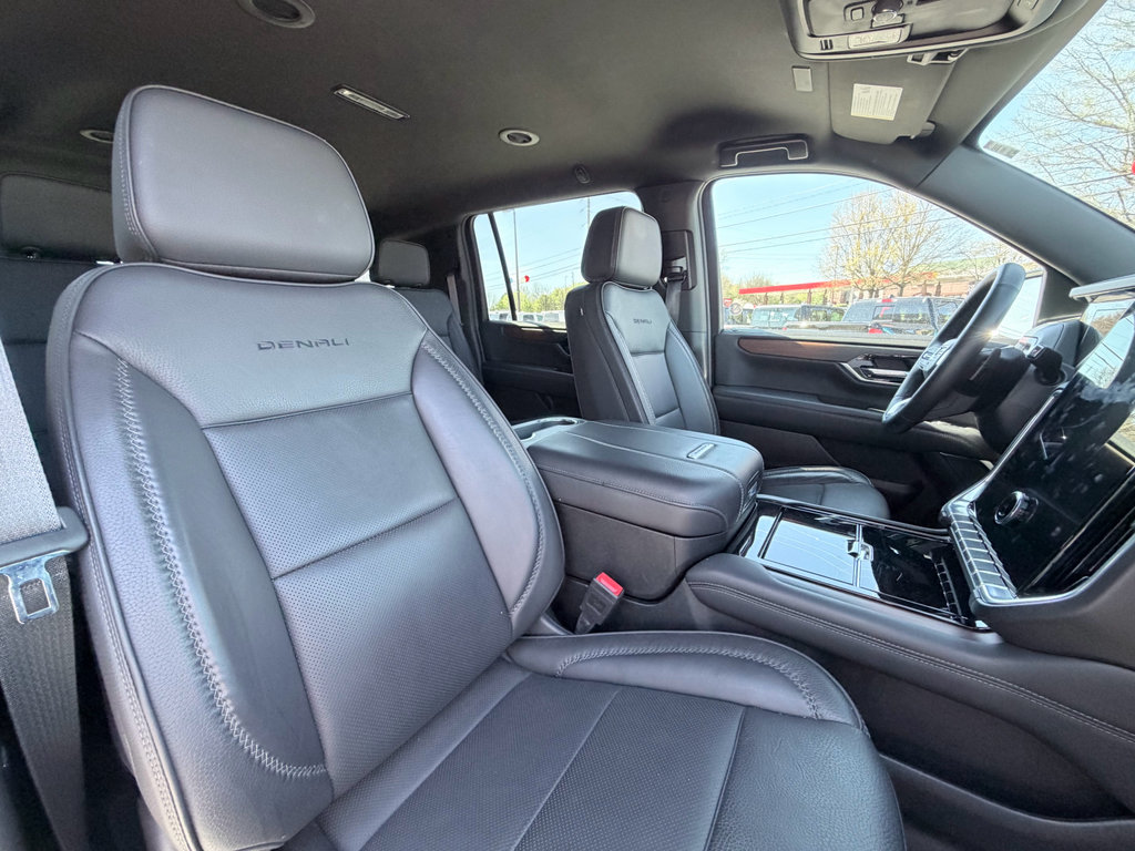 Used 2025 GMC Yukon XL Denali RWD image 26