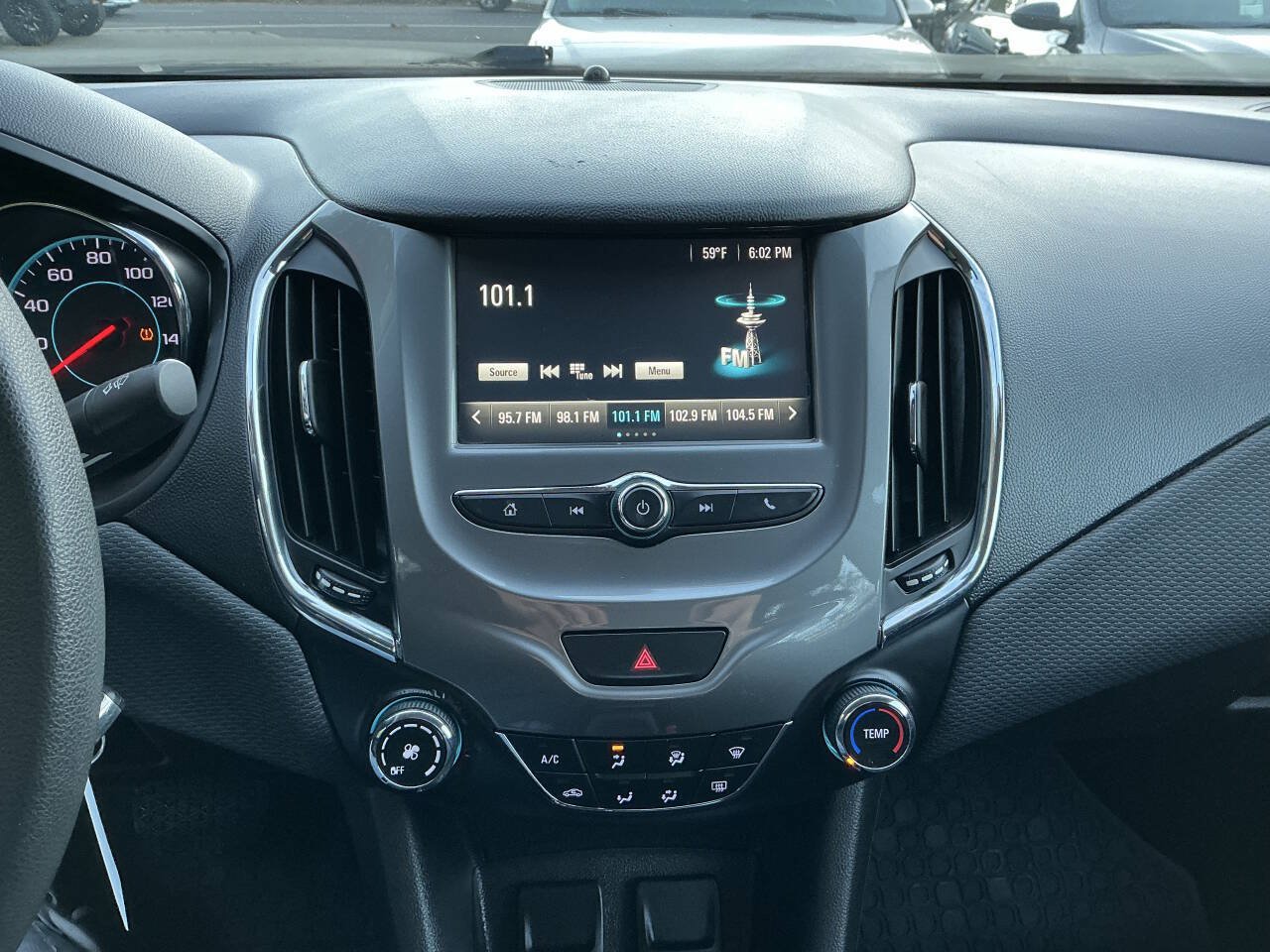 Used 2018 Chevrolet Cruze LT FWD image 21
