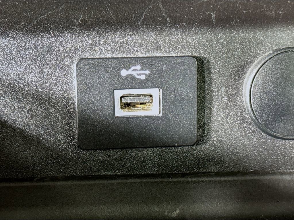 Used 2017 Ford Fusion SE image 14