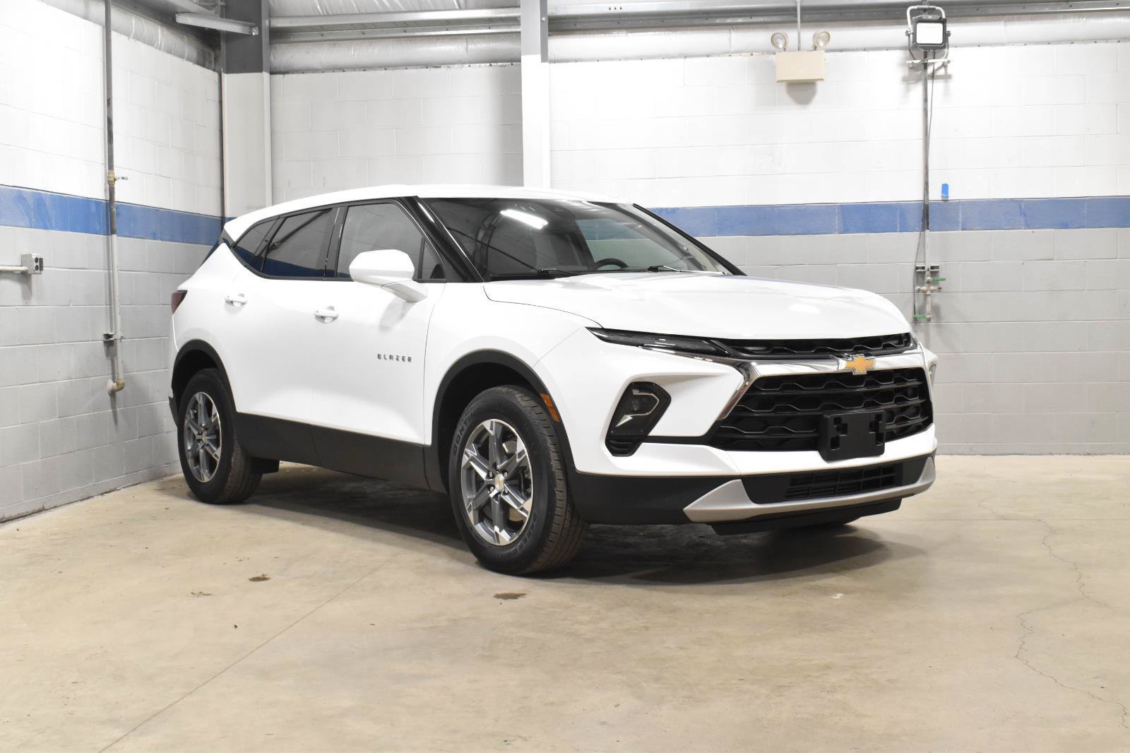 Used 2025 Chevrolet Blazer LT AWD/4WD image 28