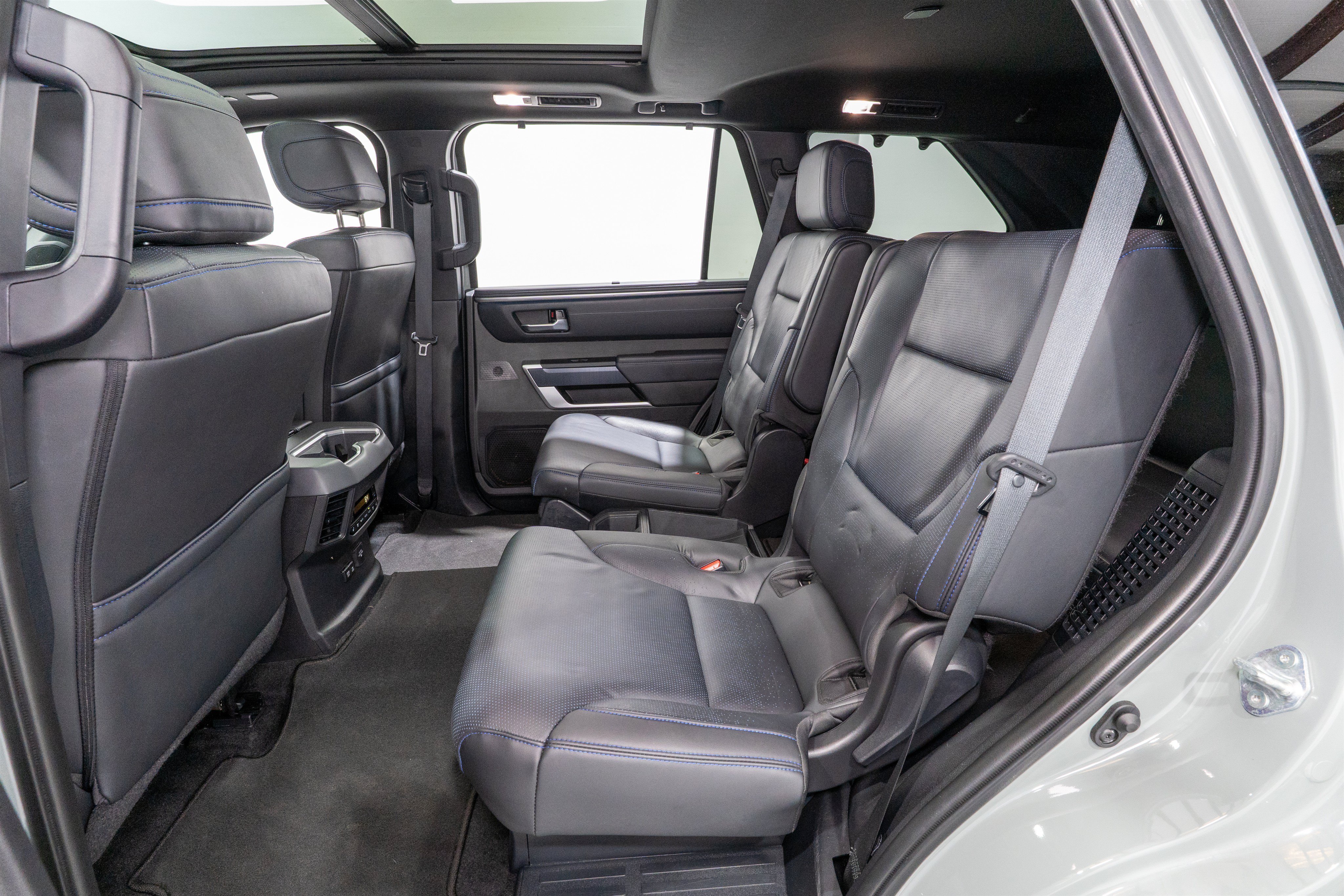 Used 2024 Toyota Sequoia Platinum AWD/4WD image 34