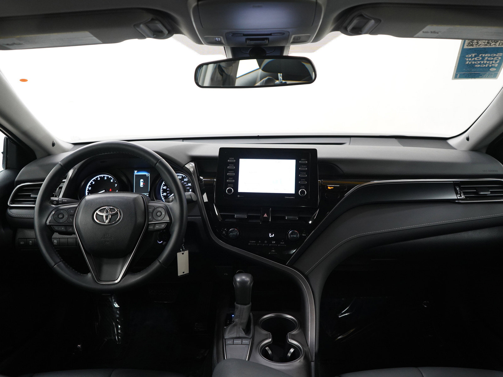 Used 2022 Toyota Camry SE FWD image 13