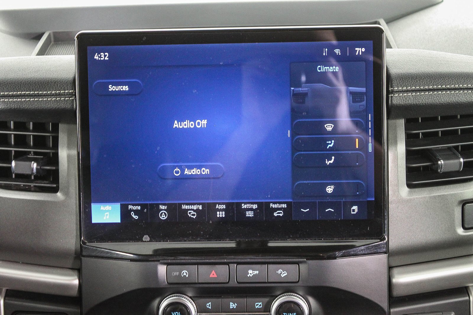 Used 2024 Ford Expedition XLT image 13