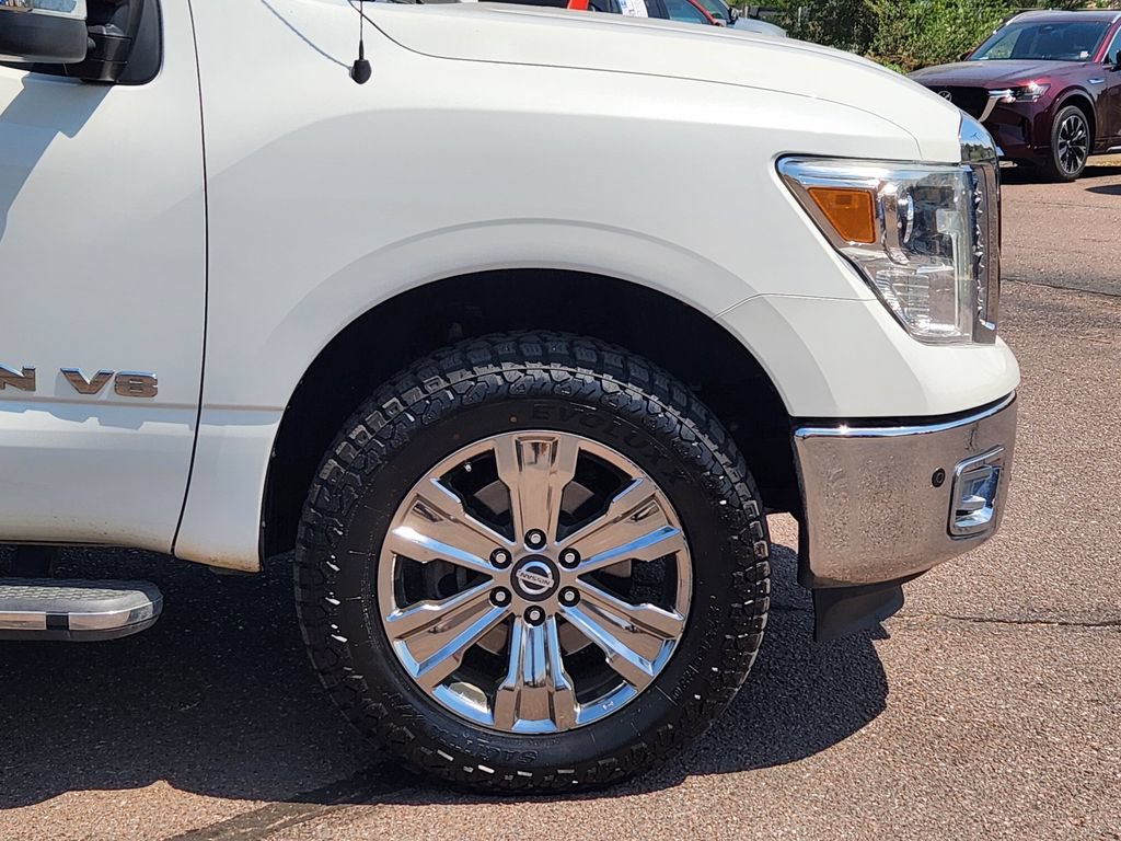 Used 2018 Nissan Titan SL w/ Chrome Package AWD/4WD image 29
