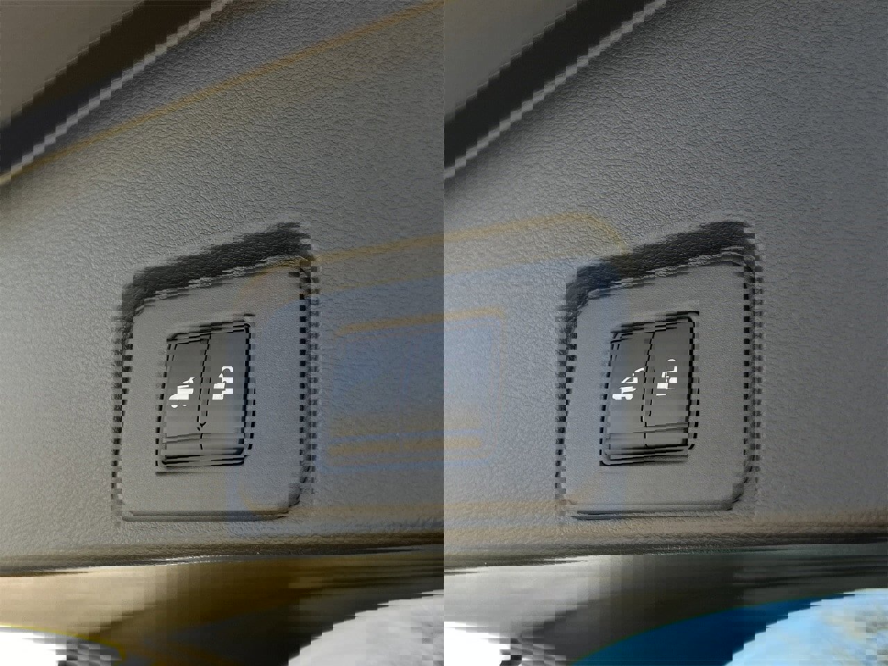 Certified 2025 Nissan Rogue Platinum image 29