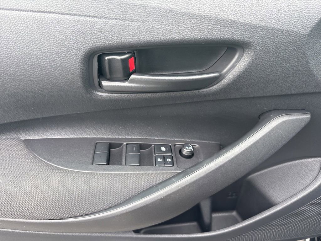 Used 2025 Toyota Corolla LE image 11